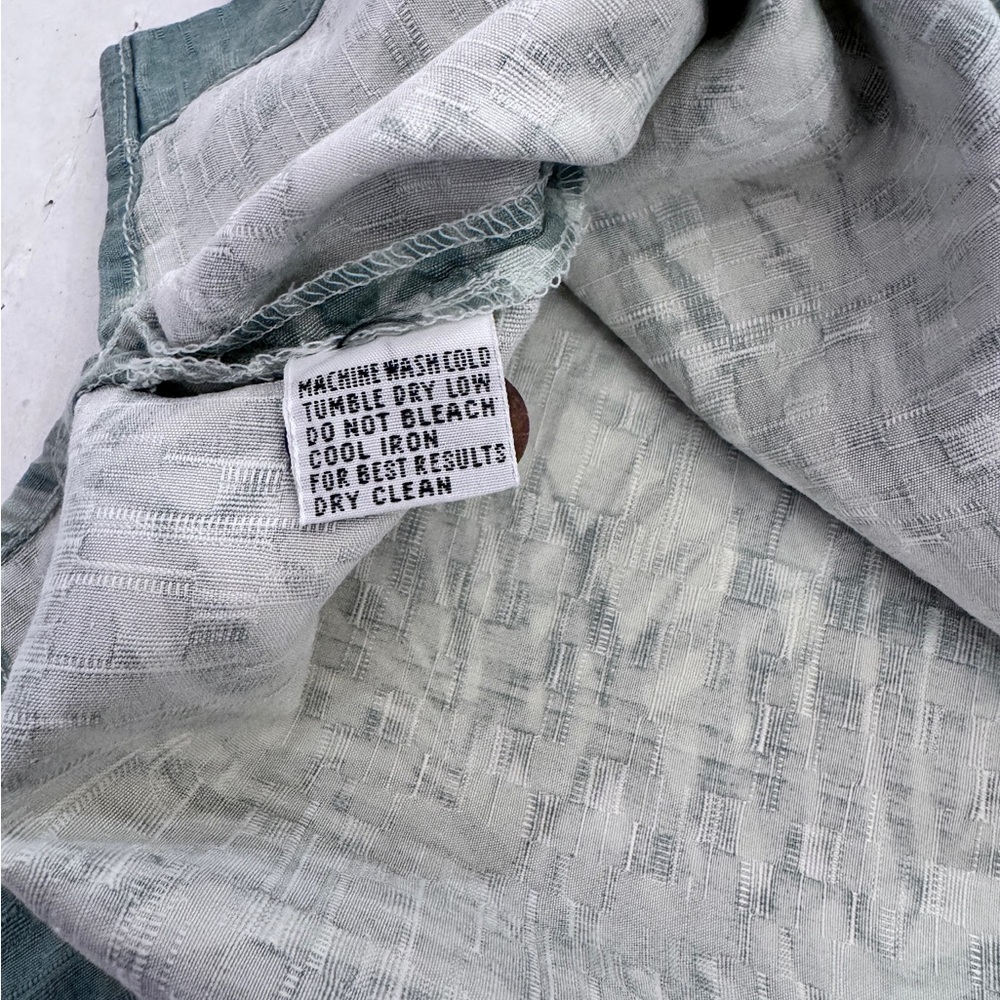 Tommy Bahama 100% Silk Hawaiian Shirt Button Tropical Floral Teal White - Picture 8 of 9